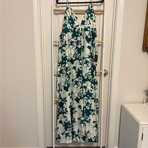 Lulu's Green and White Floral Maxi Dreas
